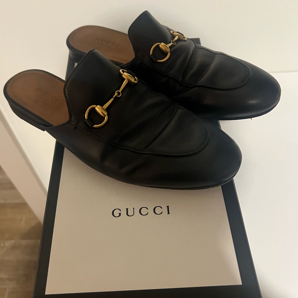 Gucci women’s black leather Princetown loafer size 38.5